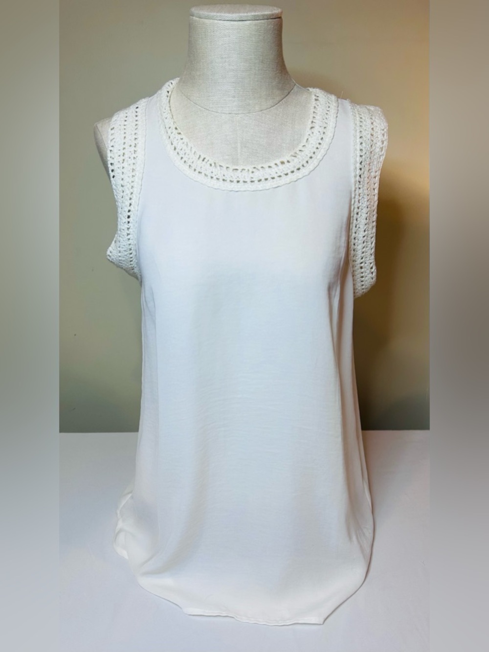 CABI Marisa Ivory Sleeveless Tank Top Blouse Crochet Trim Size M